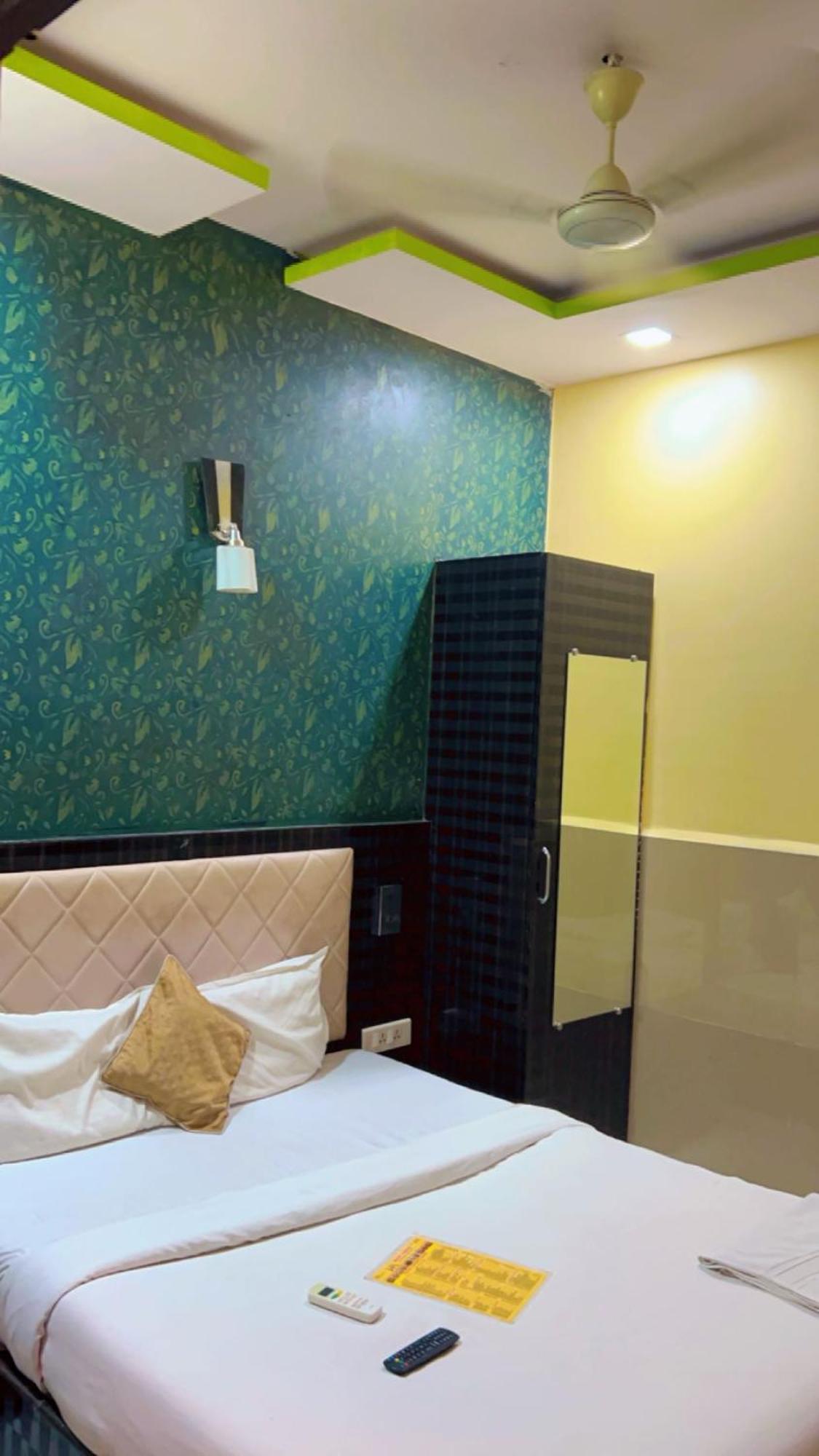 Hotel Avenue Near T-2 International Airport Mumbai Exterior foto
