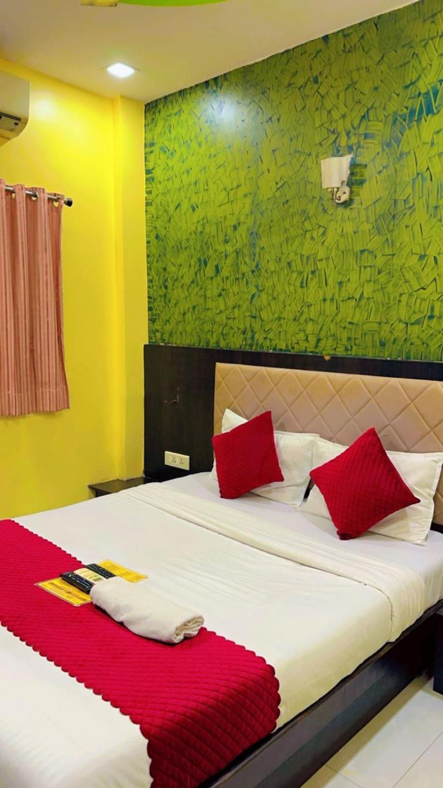 Hotel Avenue Near T-2 International Airport Mumbai Exterior foto